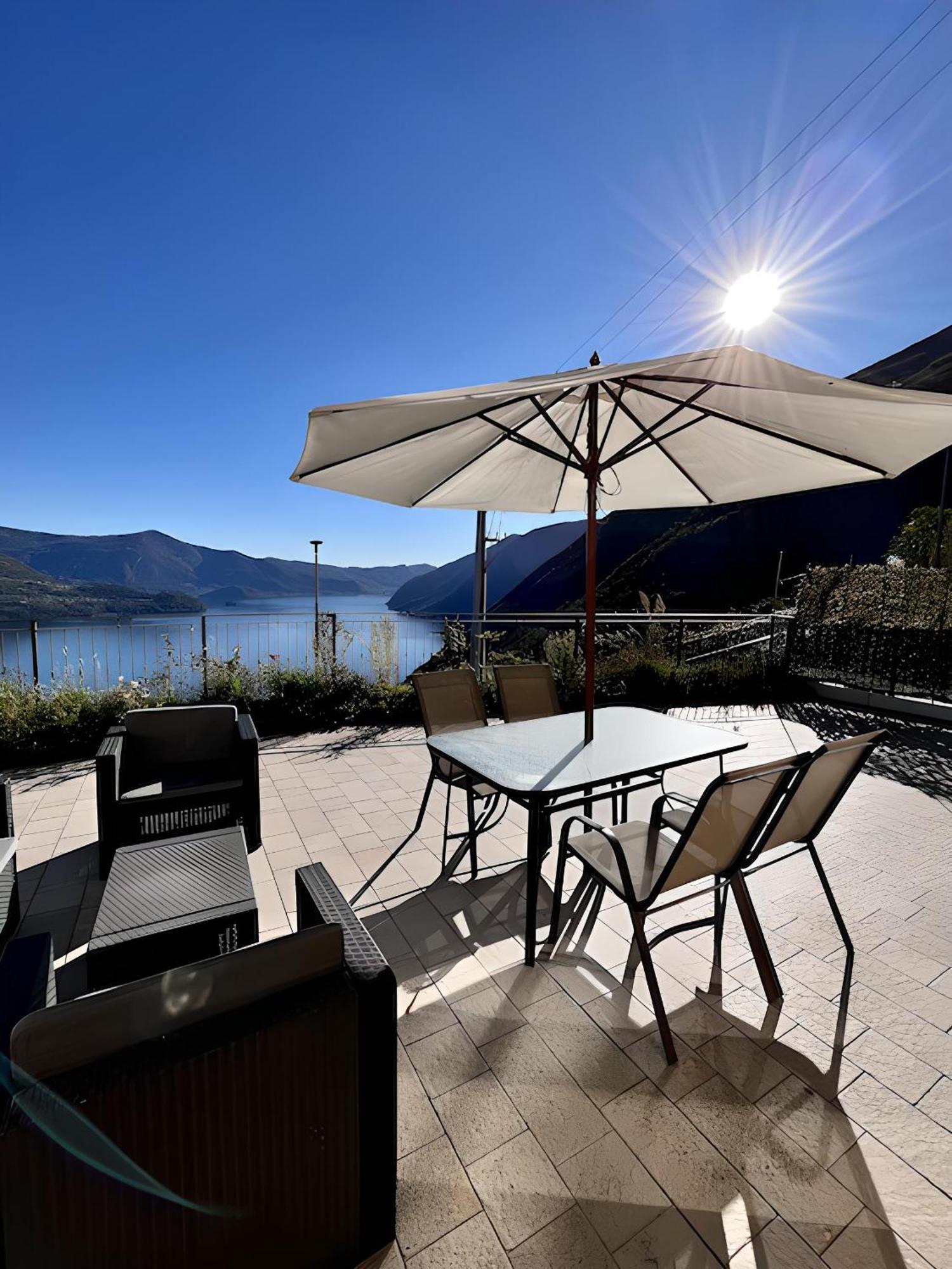 Appartamento Grande Terrazza Vista Lago Parzanica Exteriér fotografie